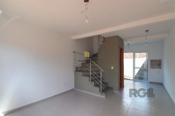 Casa Condominio em Porto Alegre, no bairro Vila Nova, com 2 dormitório(s), e 2 banheiros, à venda. - Pilar Imóveis