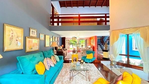 Casa em Porto Alegre, no bairro Ipanema, com 3 dormitório(s), à venda.