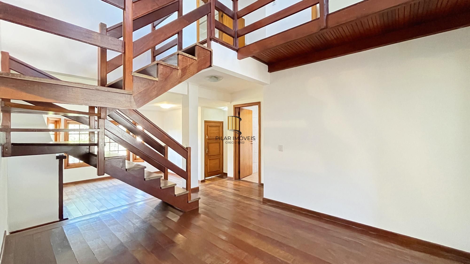 Casa 5 dormitórios no bairro Ipanema