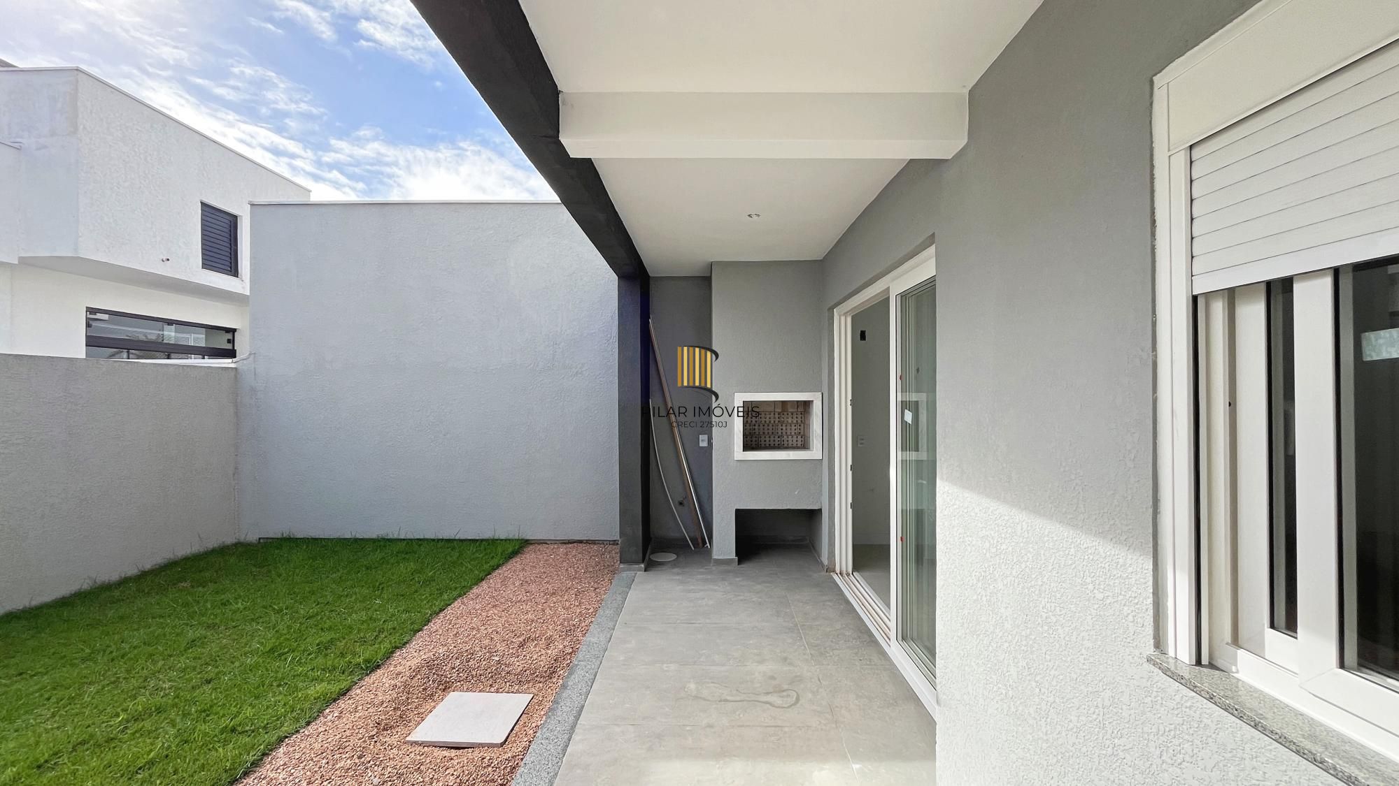 Casa 4 dormitórios( 1 dorm térreo) no Condomínio Villa Amalfi, na zona sul de Porto Alegre.