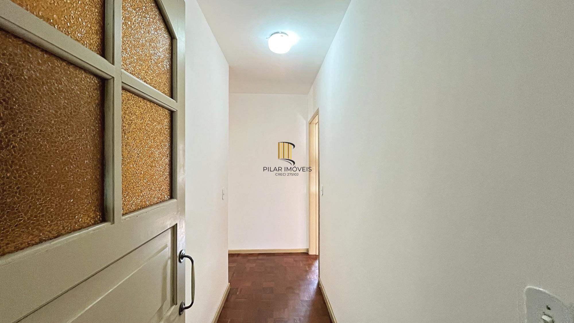 Casa 4 dormitórios no bairro Glória