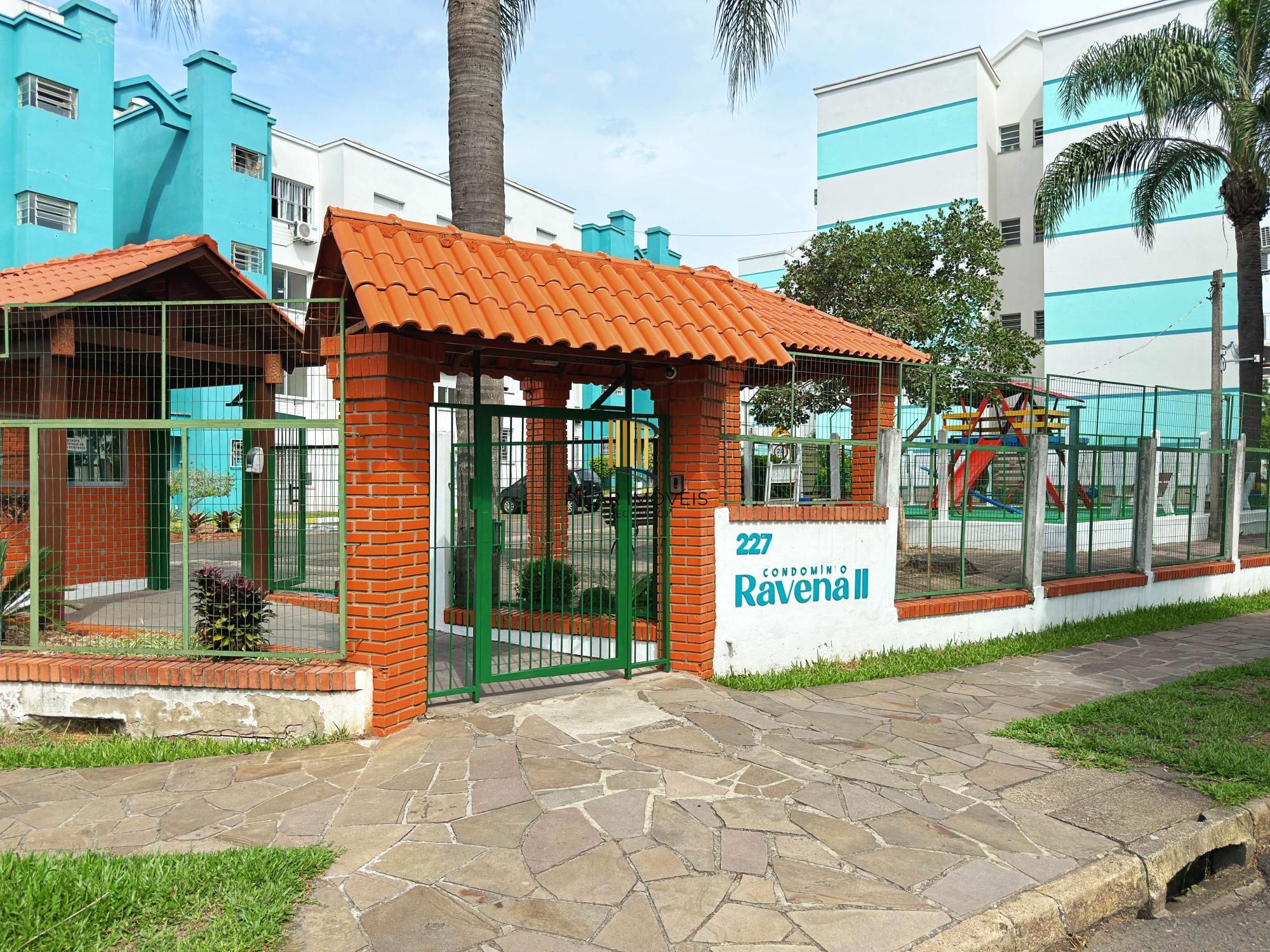 Apartamento de 2 dormitórios junto a Protásio Alves