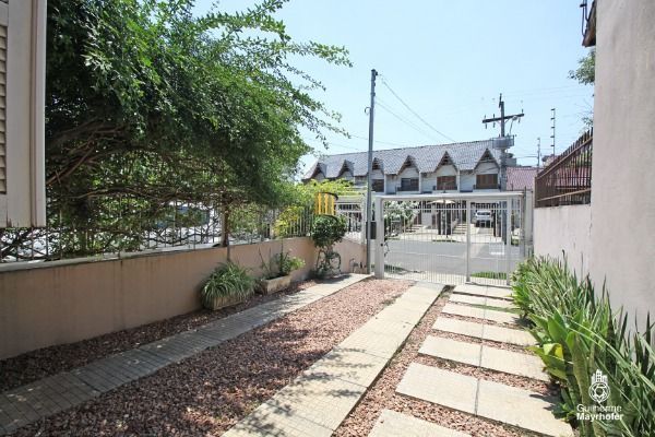 Casa para Venda - 78m², 3 dormitórios, sendo 1 suites, 2 vagas - Guarujá