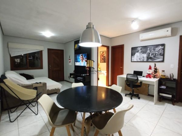 Casa 2 dormitórios no bairro Hípica