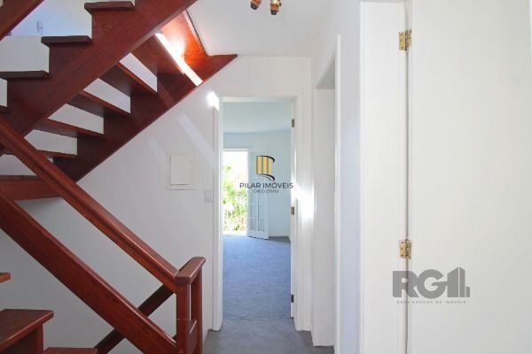 Casa Condominio em Porto Alegre, no bairro Guarujá, com 3 dormitório(s), e 3 banheiros, à venda.