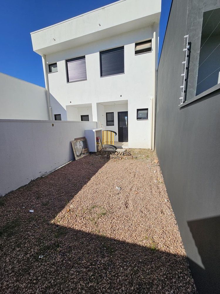 Casa 2 dormitórios no bairro Hípica