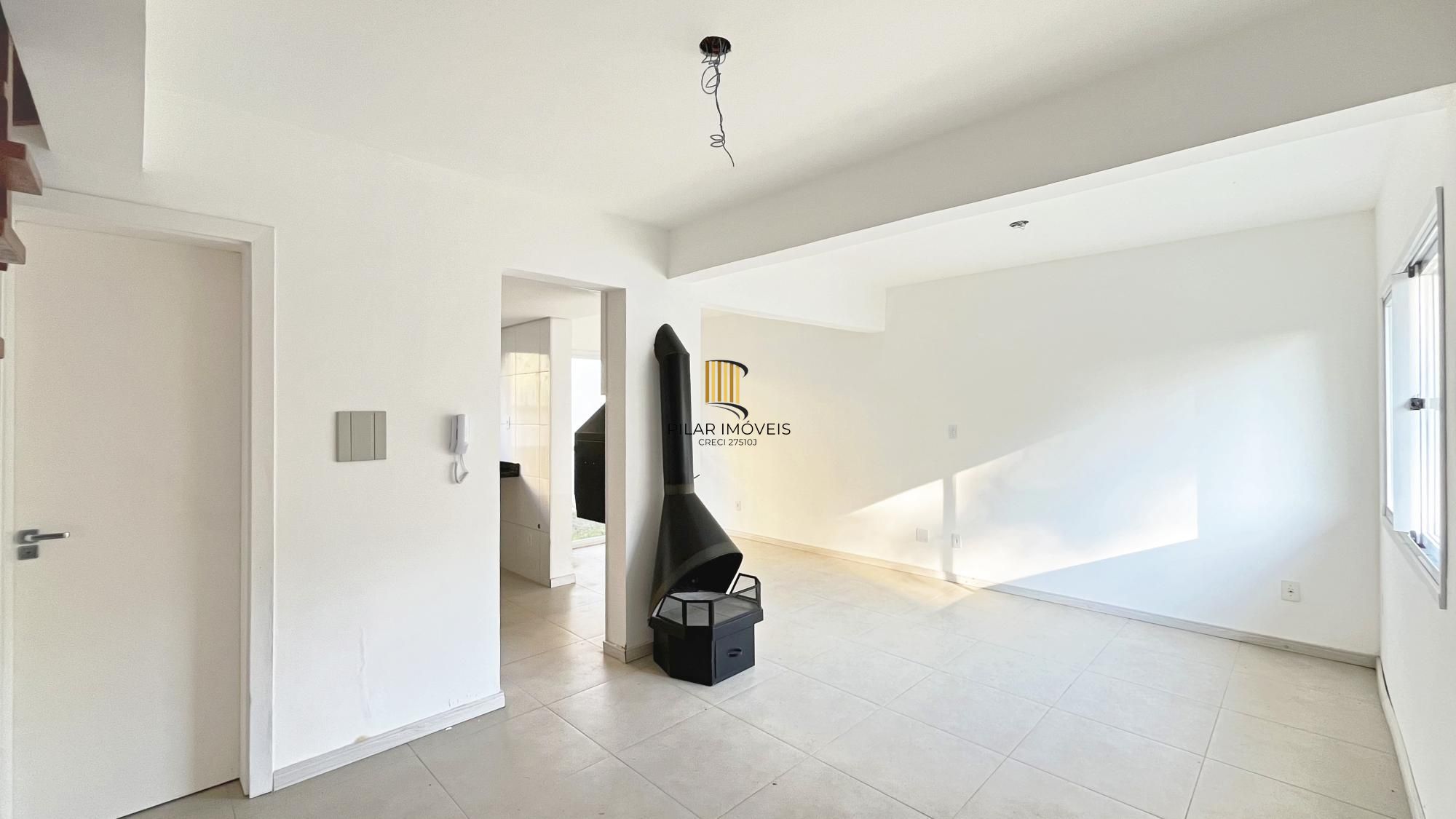 Residência 3 dormitórios sendo 1 suíte em condomínio fechado