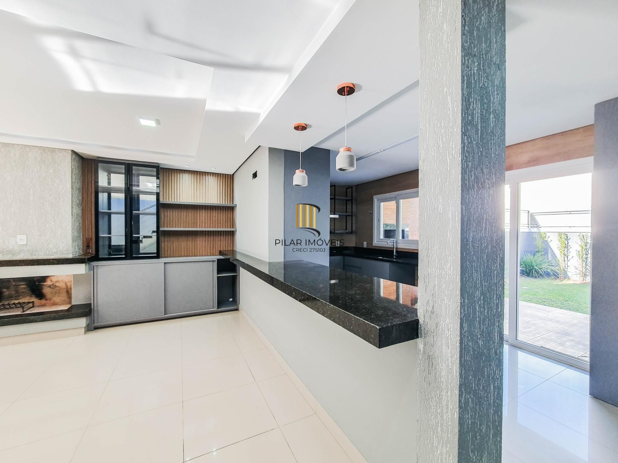 Casa 3 dormitórios no bairro Hípica