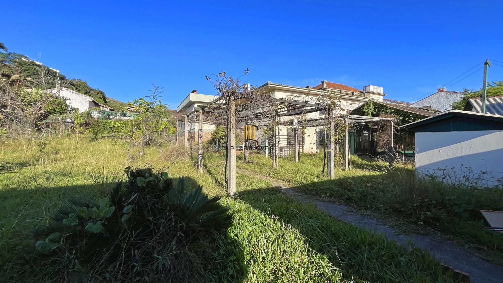 Casa 4 dormitórios no bairro Glória