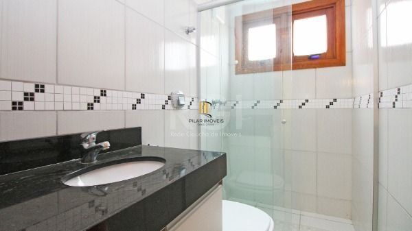 Casa em Porto Alegre, no bairro Hípica, com 3 dormitório(s), e 3 banheiros, à venda.
