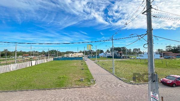 Casa em Porto Alegre, no bairro Hípica, com 3 dormitório(s), e 3 banheiros, à venda.