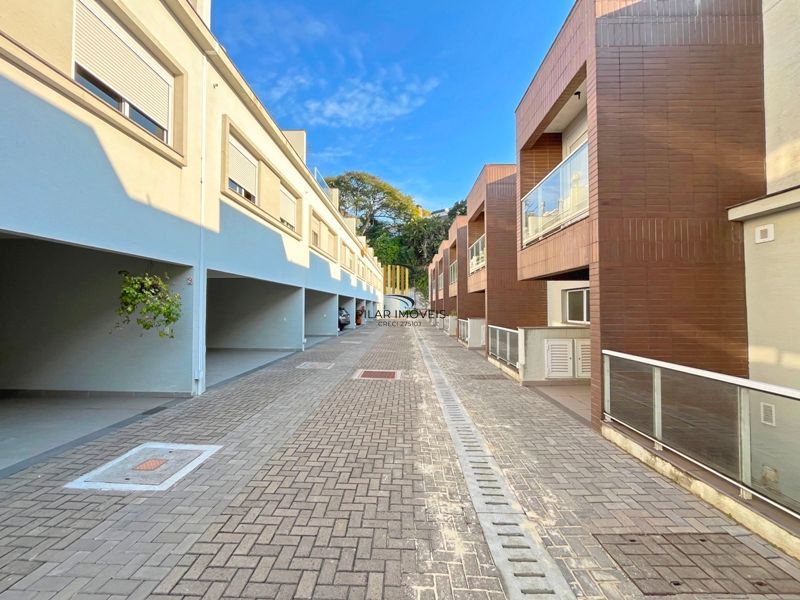 Casa de Condomínio 4 dormitórios no bairro Praia de Belas