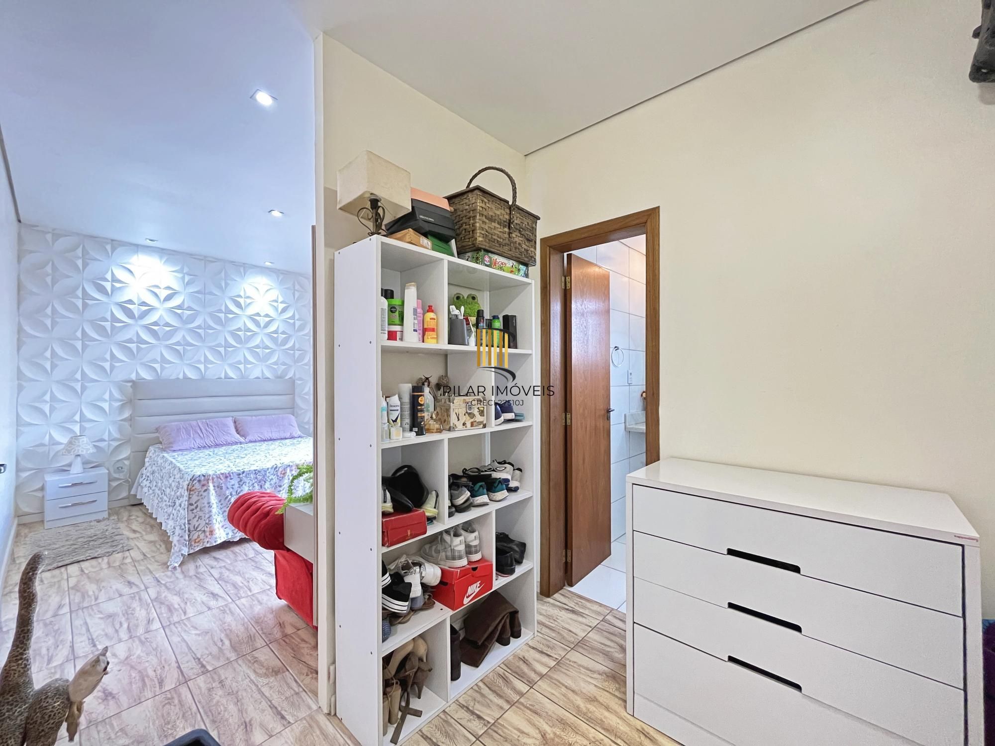 Casa 4 dormitórios no bairro Hípica