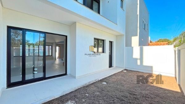 Casa Condominio em Porto Alegre, no bairro Ipanema, com 3 dormitório(s), à venda.
