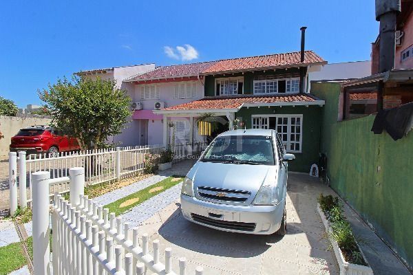 Casa em Porto Alegre, no bairro Ipanema, com 3 dormitório(s), e 3 banheiros, à venda.