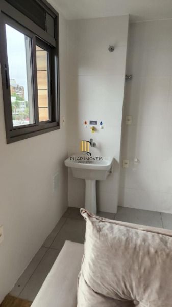 Studio em Porto Alegre, no bairro Tristeza, com 1 dormitório(s), e 1 banheiros, à venda.