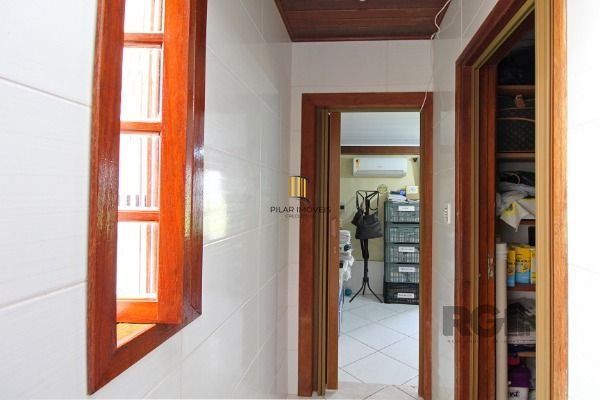 Casa em Porto Alegre, no bairro Serraria, com 3 dormitório(s), e 3 banheiros, à venda.