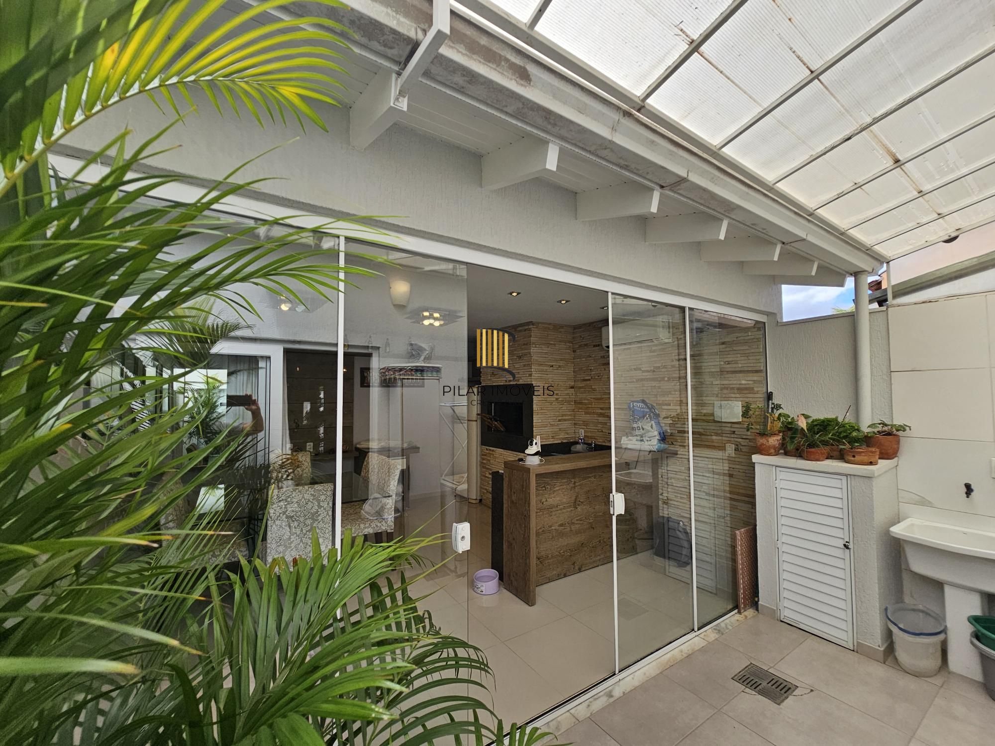 Casa 3 dormitórios no bairro Hípica
