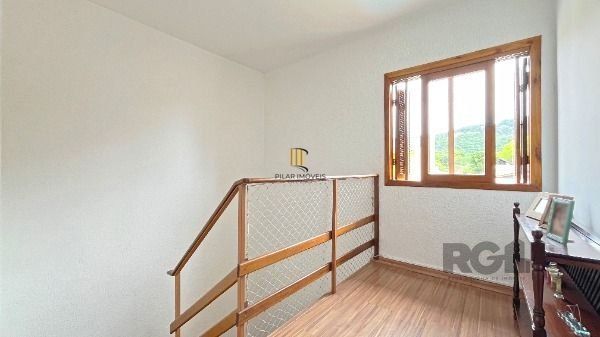 Casa em Porto Alegre, no bairro Aberta dos Morros, com 3 dormitório(s), à venda.