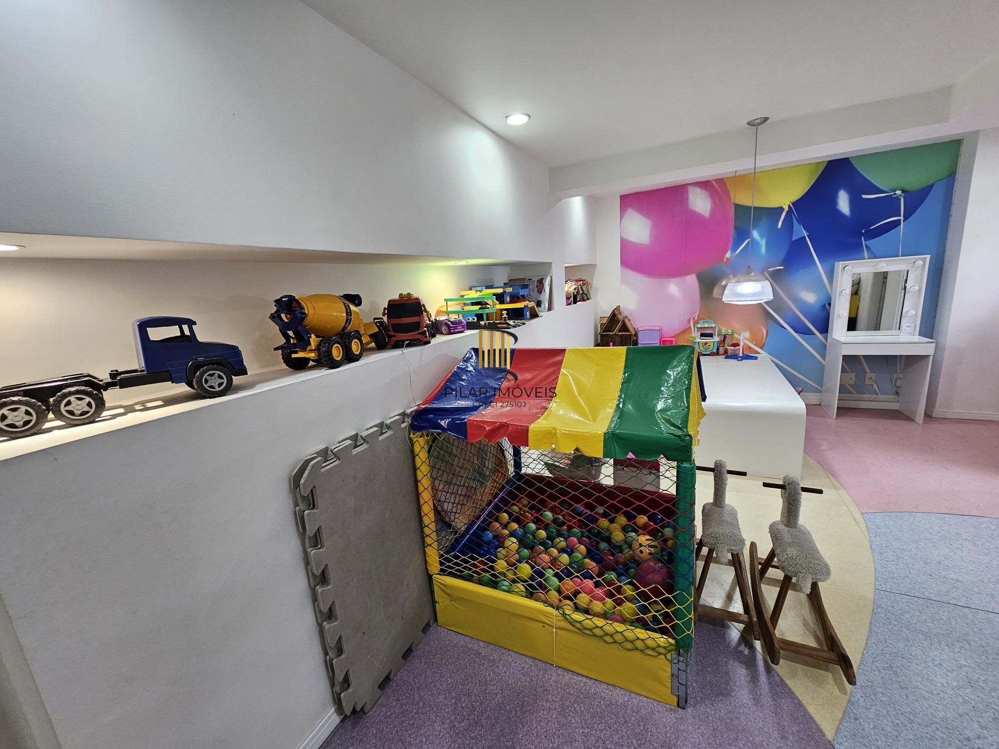 Lindo apartamento 2 dorm com suite e churrasqueira no bairro Cristal!