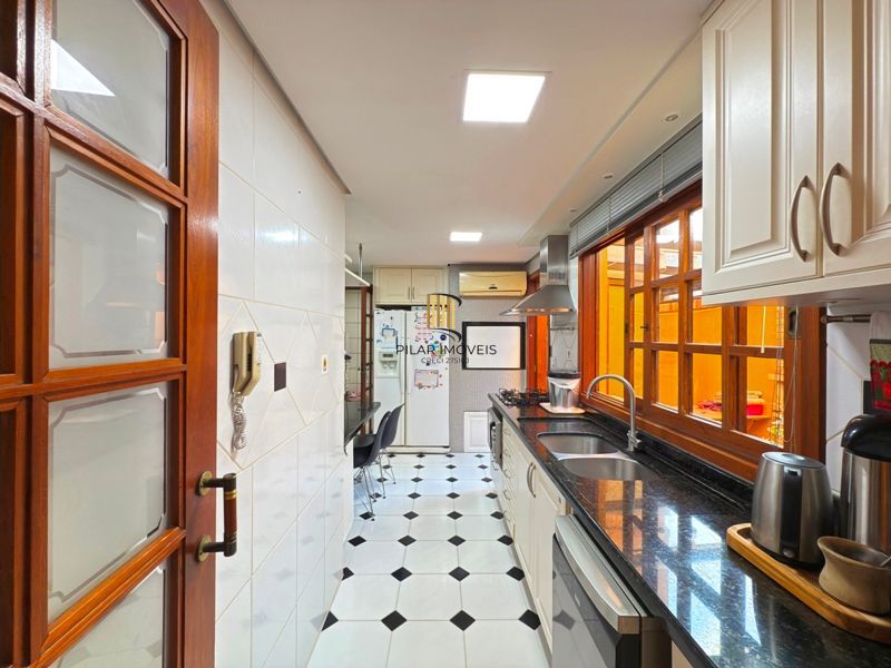 Casa Condominio com 3 dormitórios, sendo 1 suites, 2 vagas - Pedra Redonda