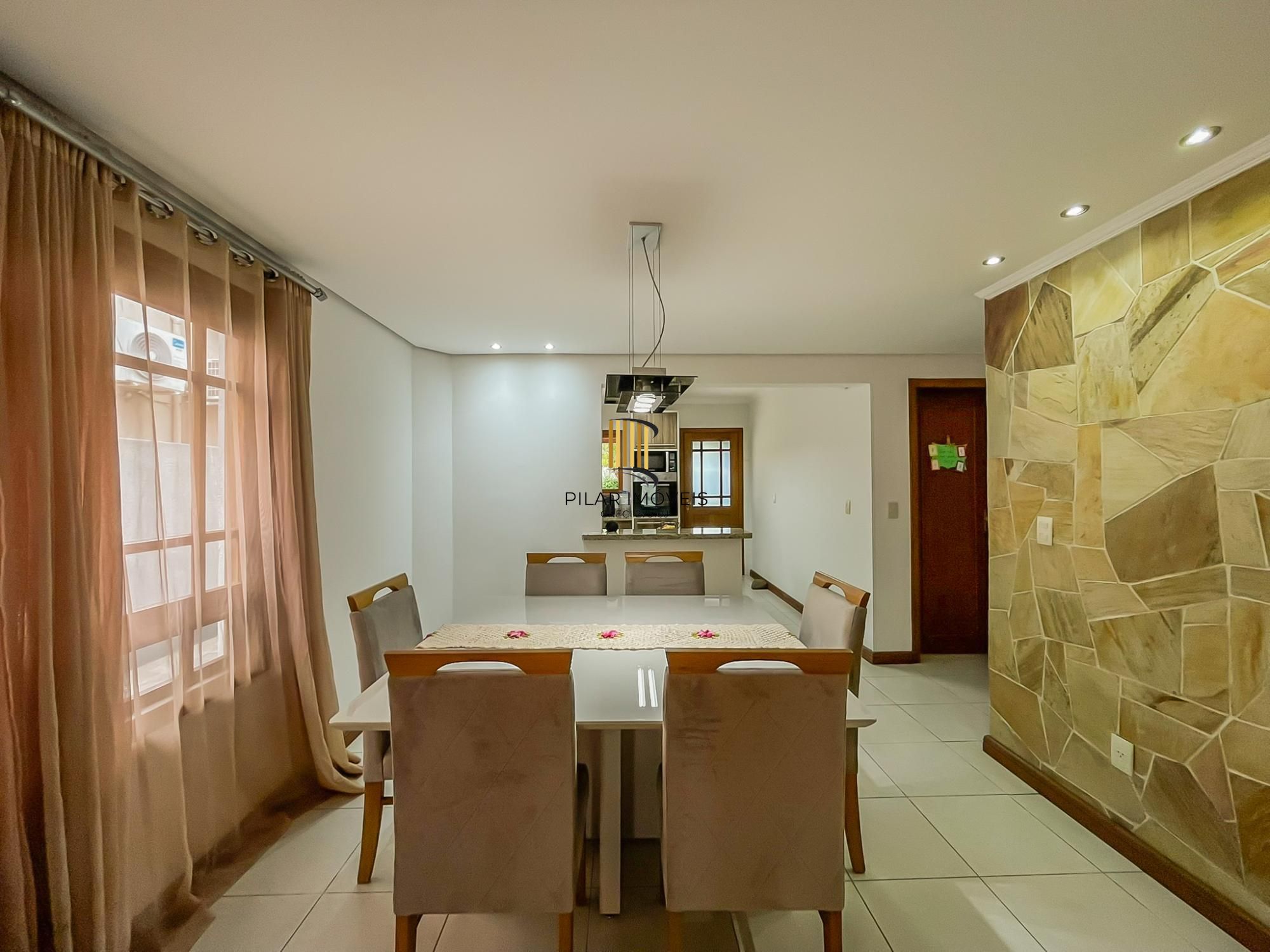 Casa 3 suítes com piscina em condomínio alto padrão na zona sul de Porto Alegre !