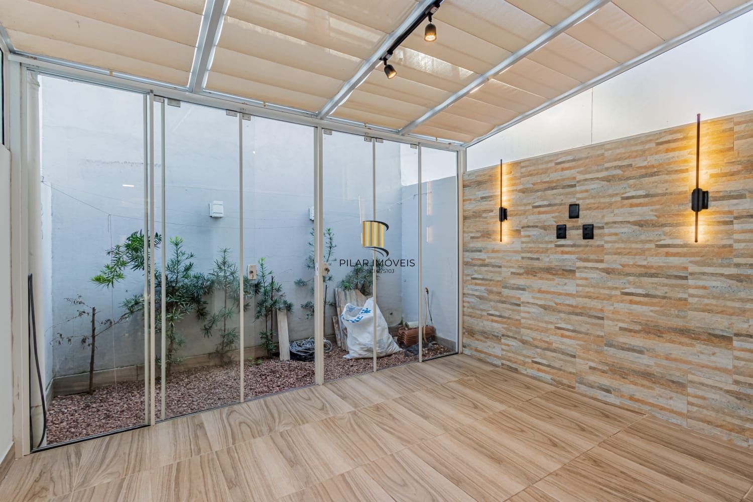 Sobrado 2 dormitórios com sótão em condomínio no bairro Hípica Urubatan zona sul de Porto Alegre !