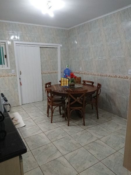 Casa em Porto Alegre, no bairro Espirito Santo, com 4 dormitório(s), e 4 banheiros, à venda.