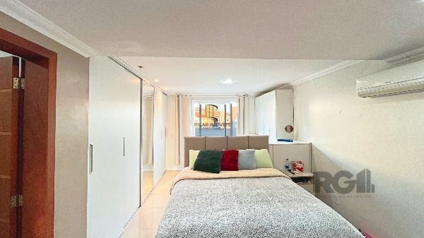 Casa em Porto Alegre, no bairro Hípica, com 3 dormitório(s), e 3 banheiros, à venda.