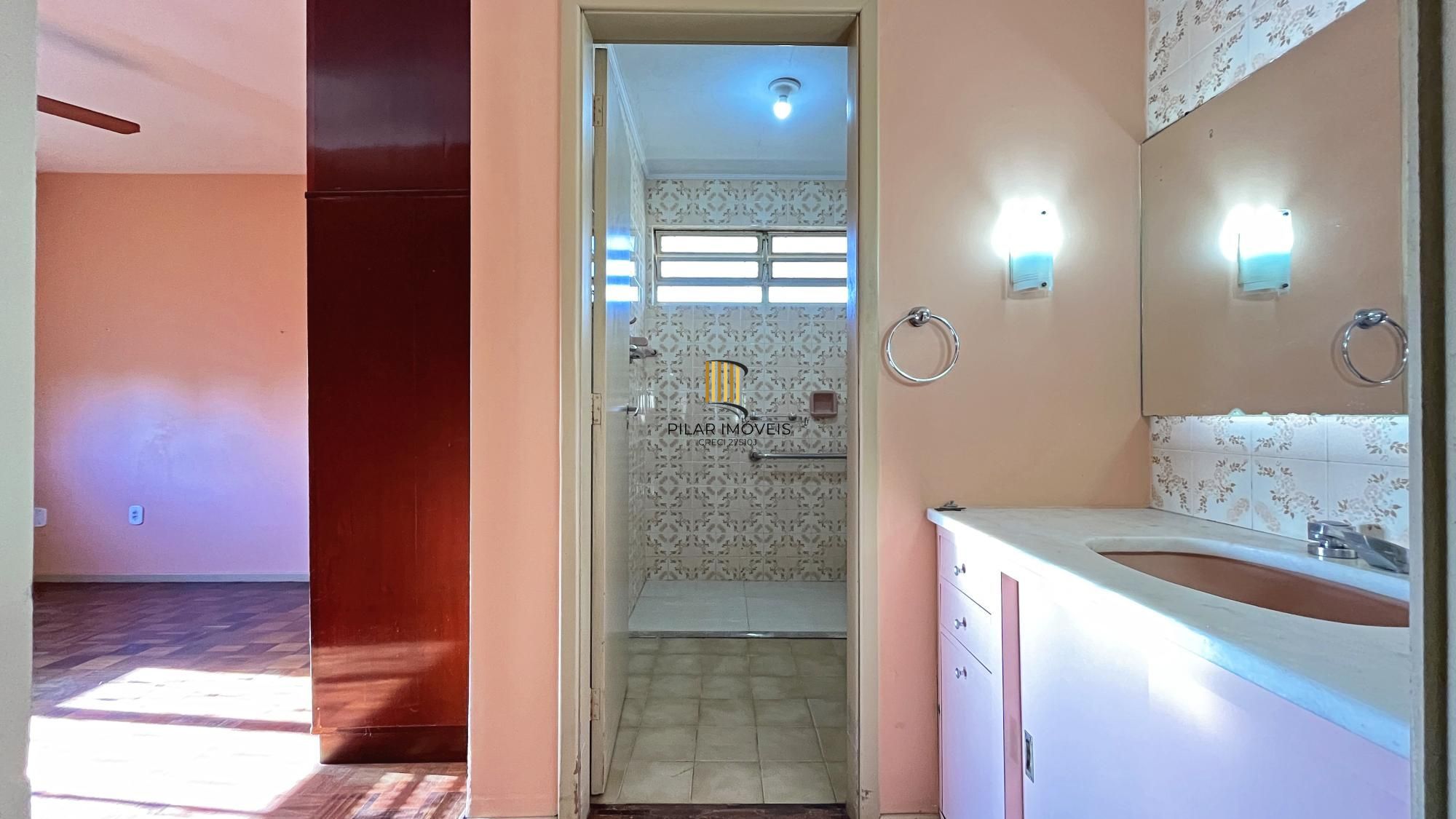 Casa 4 dormitórios no bairro Glória
