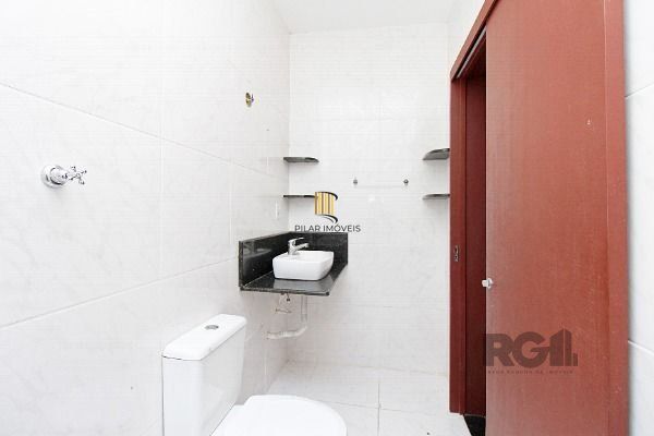 Casa em Porto Alegre, no bairro Aberta dos Morros, com 2 dormitório(s), e 2 banheiros, à venda.