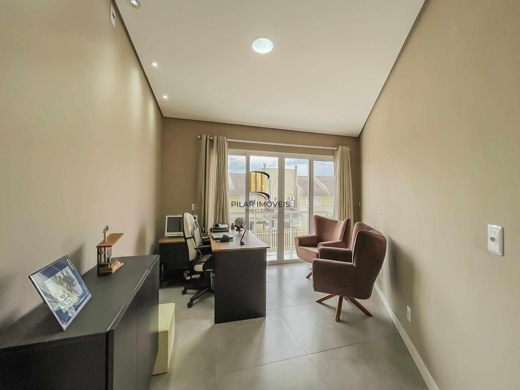 Casa 3 dormitórios no bairro Hípica