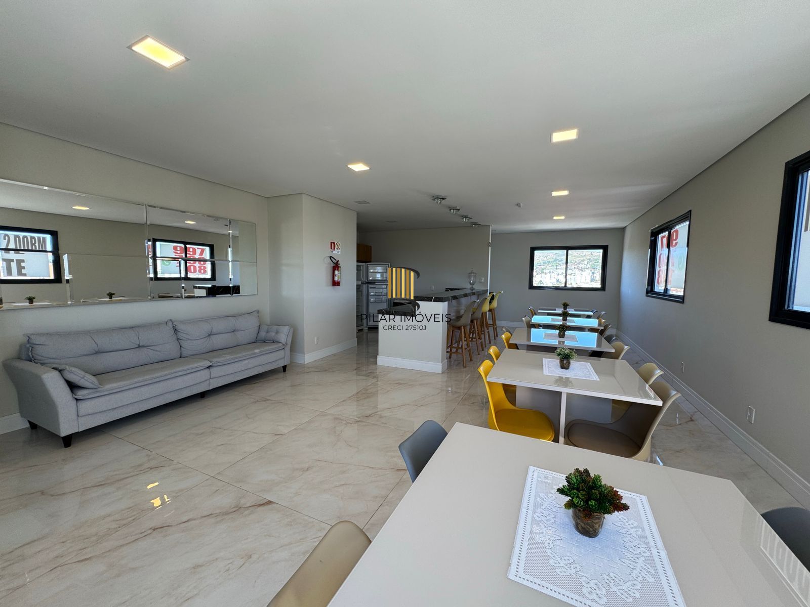 Apartamento 100 % Mobiliado, decorado, 2 dormitórios, 2 vagas , 68m² privativos