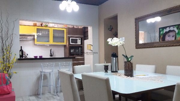 Casa para Venda - 130m², 3 dormitórios, 2 vagas - Restinga