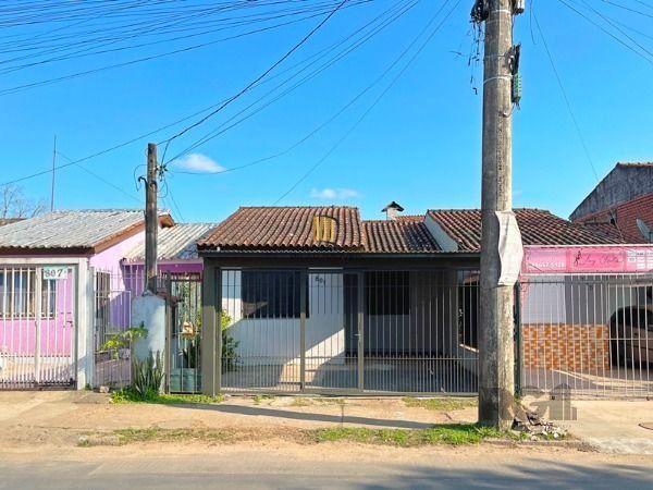 Casa em Porto Alegre, no bairro Restinga, com 2 dormitório(s), e 2 banheiros, à venda.