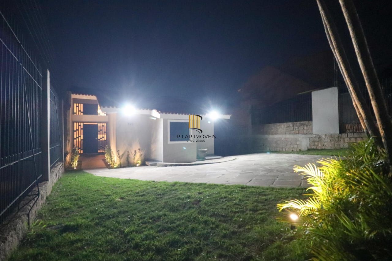 Casa 4 dormitórios no bairro Vila Nova