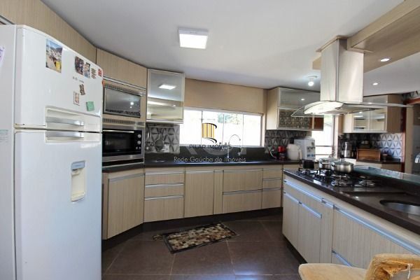 Casa para Venda - 220m², 4 dormitórios, sendo 2 suites, 5 vagas - Vila Nova