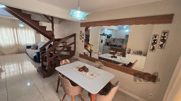 Casa Condominio em Porto Alegre, no bairro Hípica, com 3 dormitório(s), e 3 banheiros, à venda.