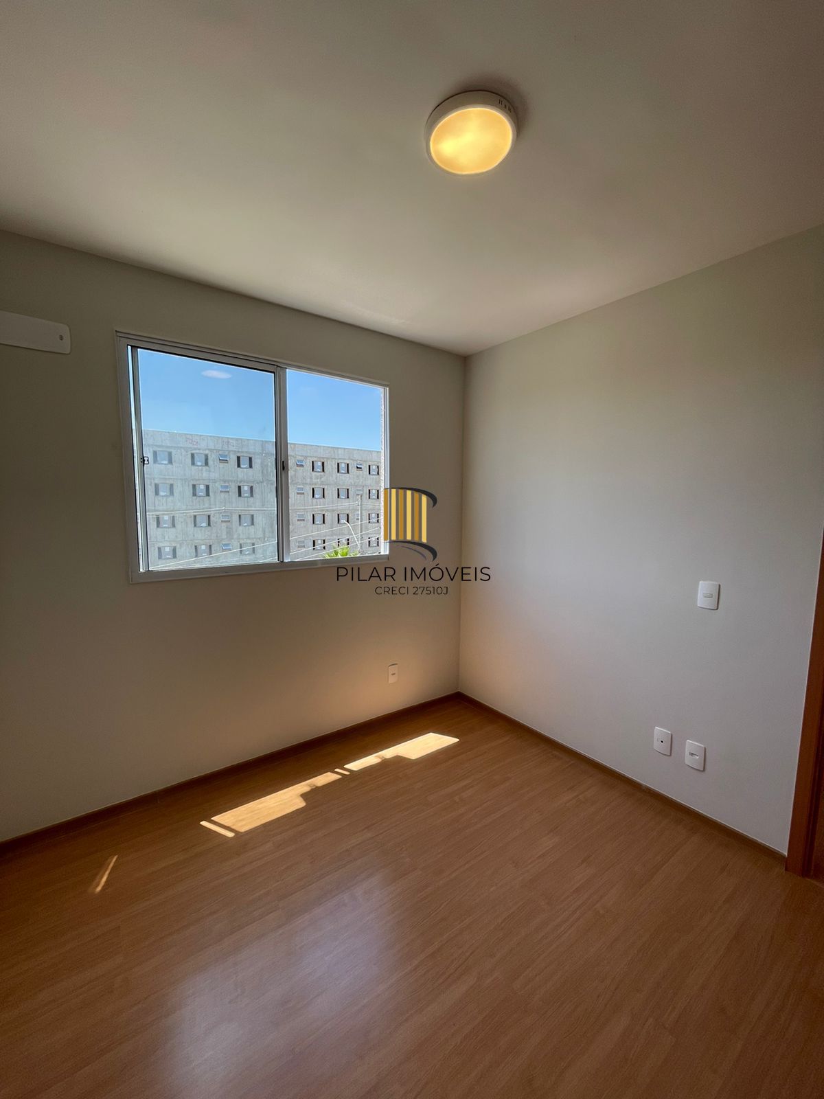 Porto dos Canários - 2 d , semi mobiliado, piso laminado, box banheiro, 1 vaga