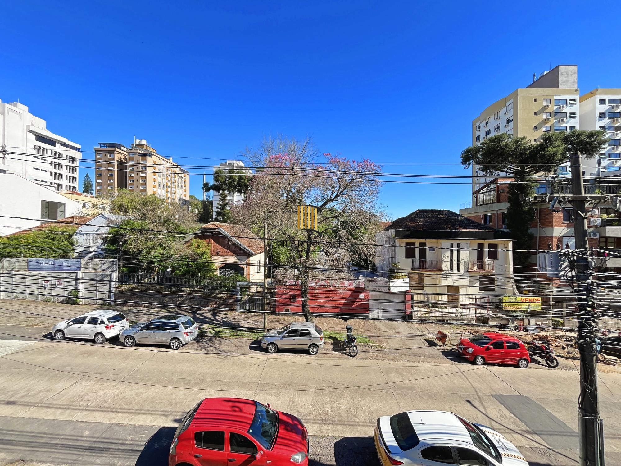 Excelente Apto com 102 m² de 3 dormitórios sendo um suíte com duas vagas no Menino Deus