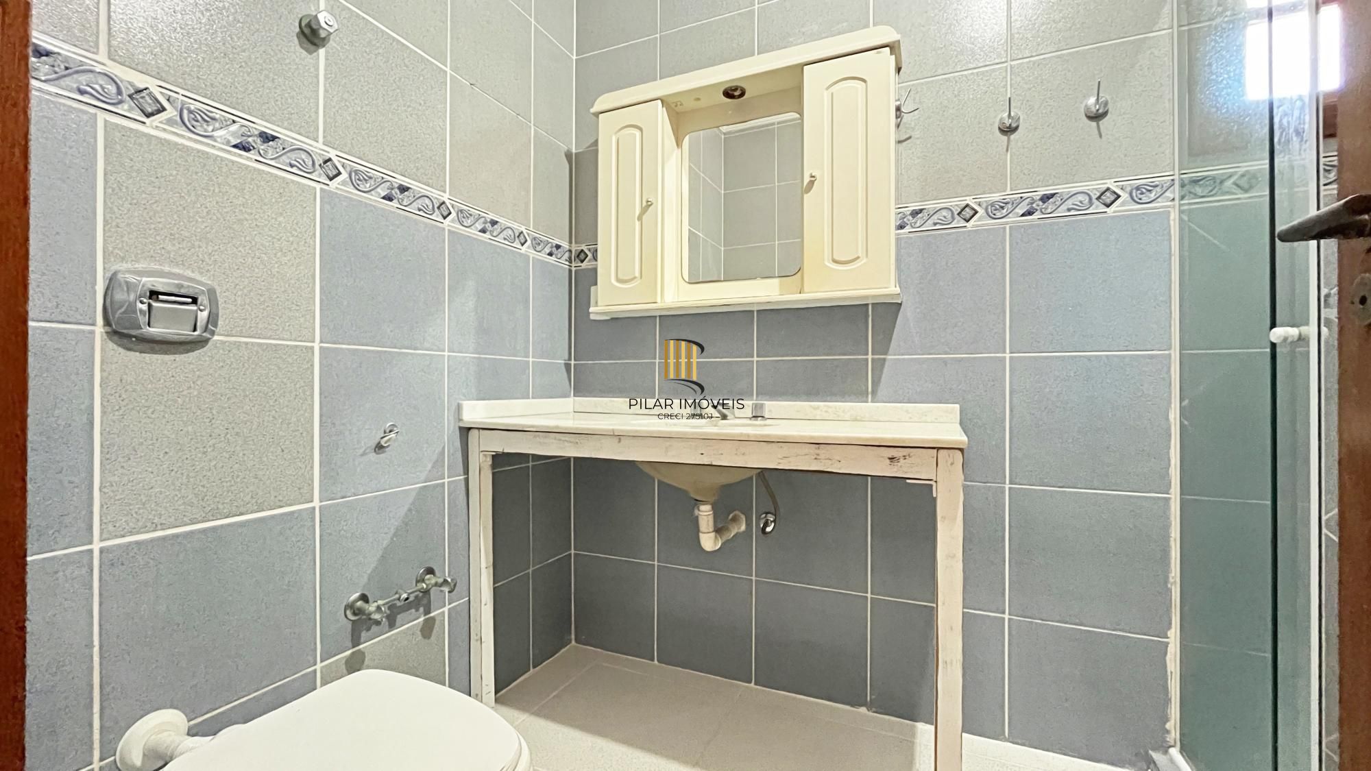 Casa 5 dormitórios no bairro Ipanema