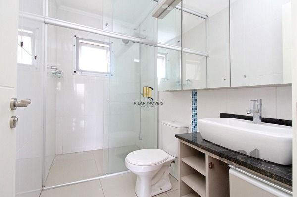 Casa em Porto Alegre, no bairro Hípica, com 3 dormitório(s), e 3 banheiros, à venda.