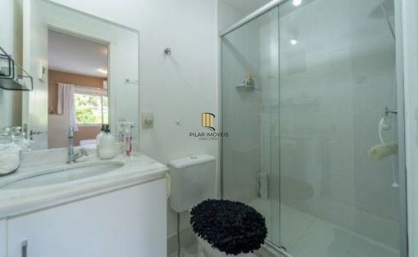 Apartamento em Porto Alegre, no bairro Santo Antônio, com 3 dormitório(s), e 3 banheiros, à venda.