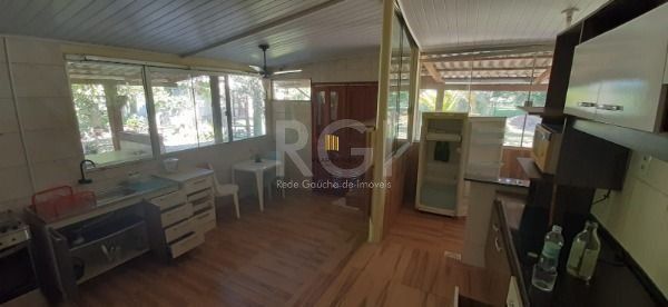 Sítio em Porto Alegre, no bairro São Caetano, com 5 dormitório(s), e 5 banheiros, à venda.