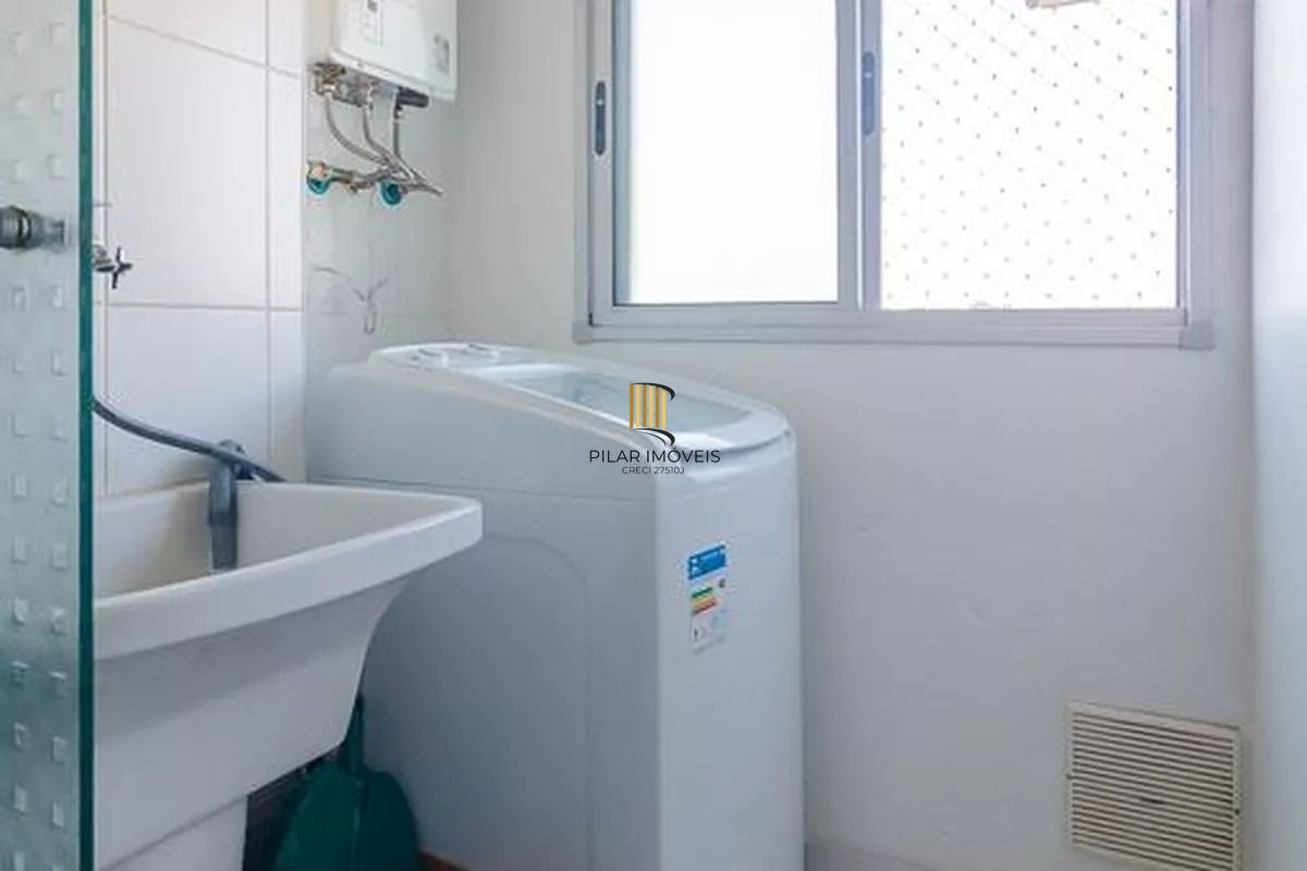 Apartamento 2 dormitórios, com suíte, churrasqueira, e vaga escriturada.