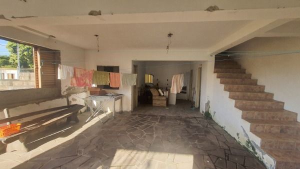 Casa em Porto Alegre, no bairro Vila Nova, com 3 dormitório(s), e 3 banheiros, à venda.
