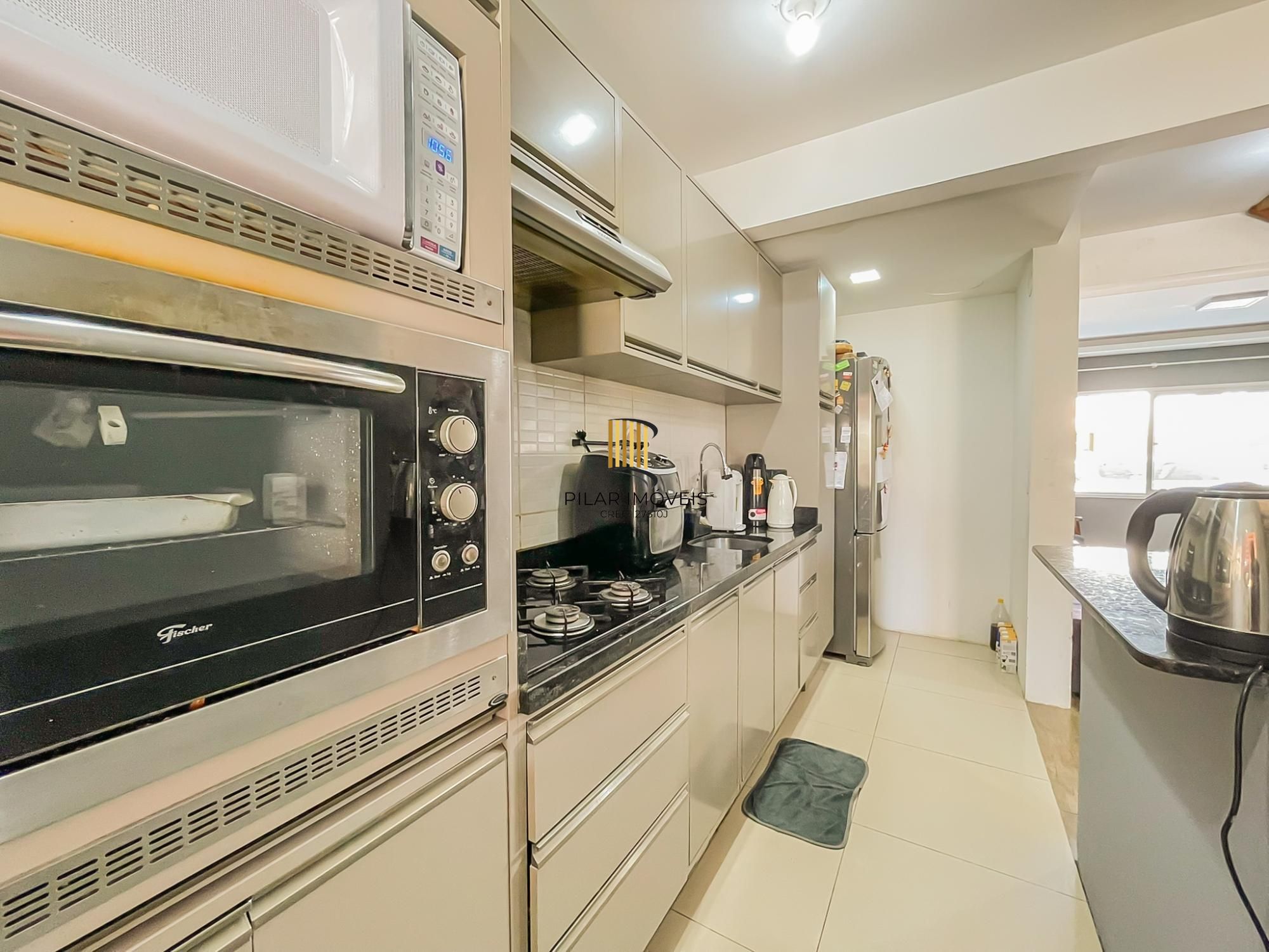 Viva com Conforto e Lazer: Sobrado Impecável com Piscina Privativa