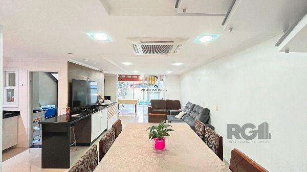 Casa em Porto Alegre, no bairro Hípica, com 3 dormitório(s), e 3 banheiros, à venda.