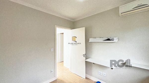 Casa em Porto Alegre, no bairro Hípica, com 3 dormitório(s), e 3 banheiros, à venda.