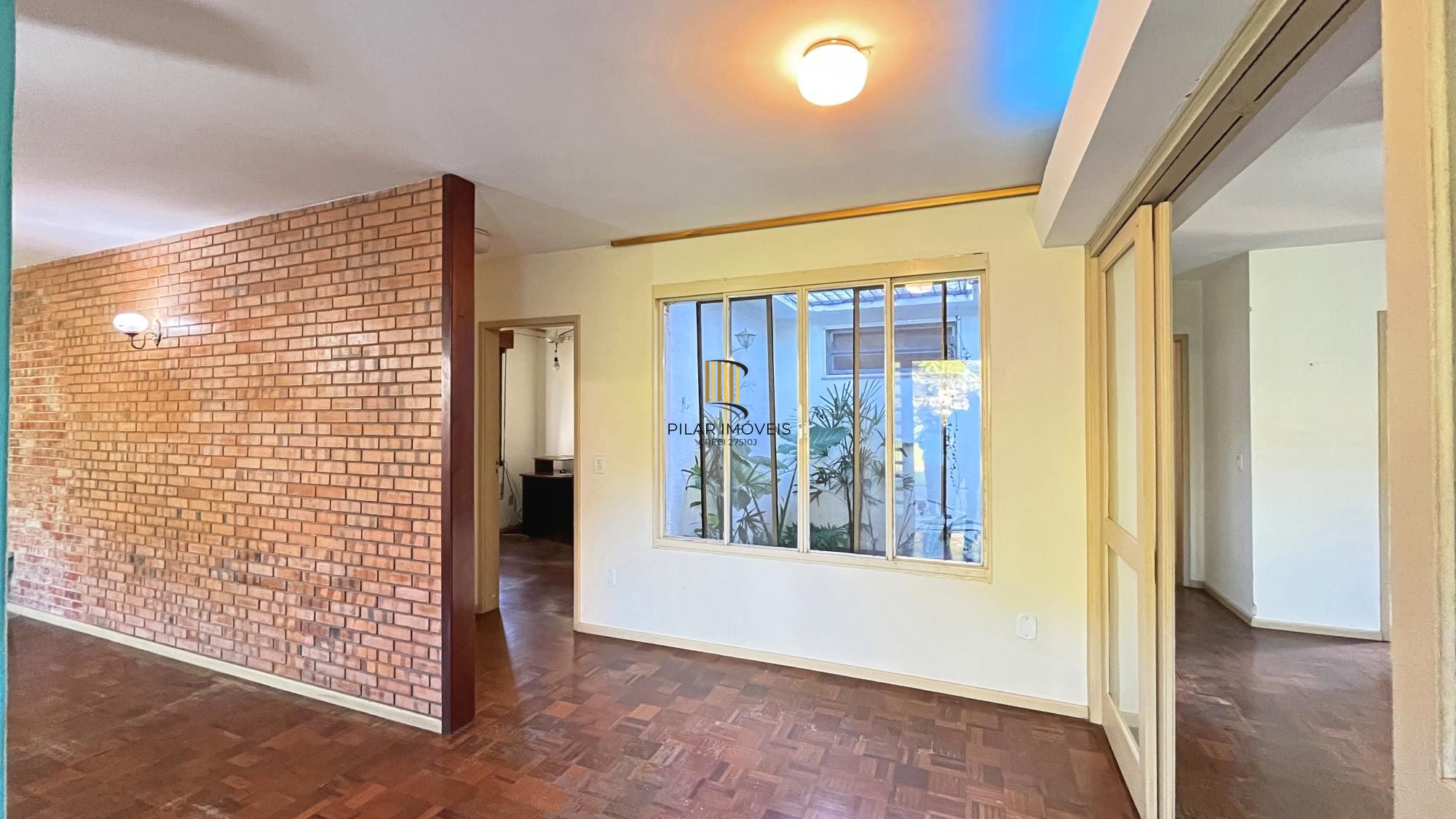 Casa 4 dormitórios no bairro Glória